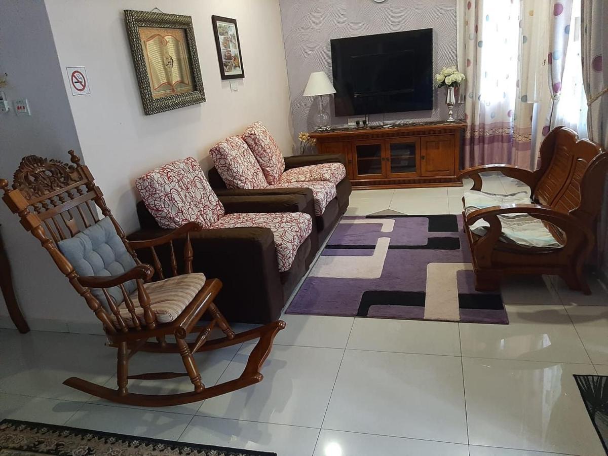 Twin Castle Homestay Kuala Pilah Exterior photo